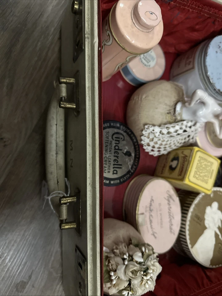 Mala de maquiagem vintage dos anos 140 com um lote de caixa de maquiagem em pó antiga P - Imagem 3 de 4