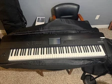 KORG KROME 88  KEYBOARD WITH SOFT CASE ,BOOKS,PEDAL AND POWER CORD 