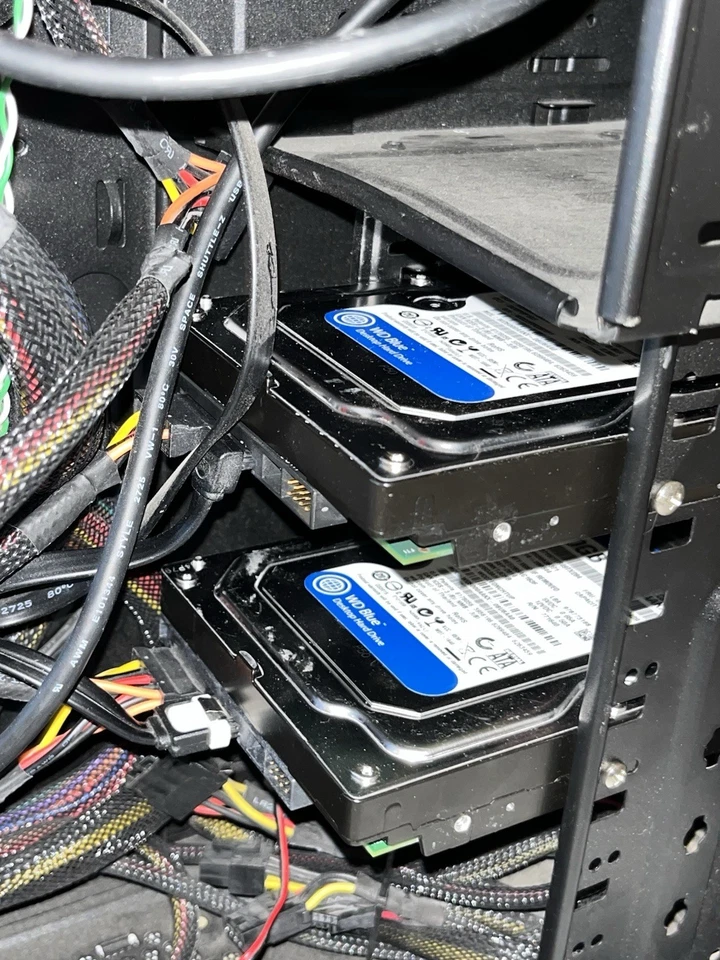 PC fisso 4GB RAM, 1TB HDD, Windows 10 Home - Immagine 3 di 4