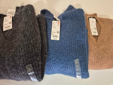 UNIQLO Women Blue Fluffy V Neck Sweater/Oversized Pullover