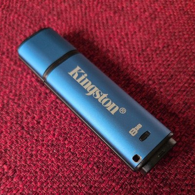 Kingston DataTraveler Vault Privacy 8 GB USB-3-Flash-Laufwerk mit 256 AES DTVP/8 GB