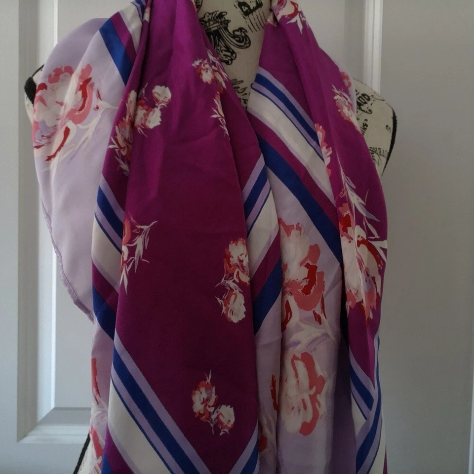 Bufanda cuadrada halógena púrpura y rosa 100 % seda Foto 2 de 4