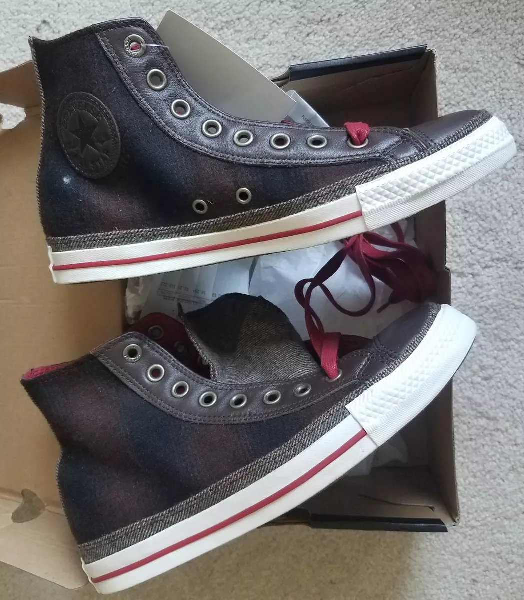 Converse - &amp; Red (Women&#039;s-9 Mens-7 UK-7 EUR-40) New |