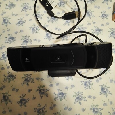 Logitech V-U0022 Revue and Google TV HD Video Calls TV Cam Skype Carl Zeiss AF
