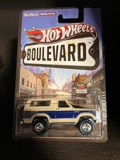 Hot Wheels Boulevard '85 Ford Bronco 4X4 camion pressofuso 1:64 piloti reali (piega)