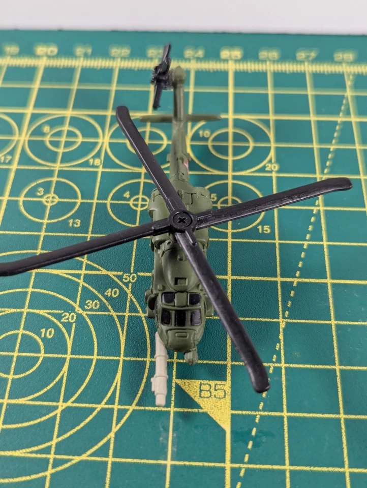 Micro Machines Militar UH-60 Blackhawk Helicóptero Galoob LGTI 1994 RARO - Imagem 2 de 4