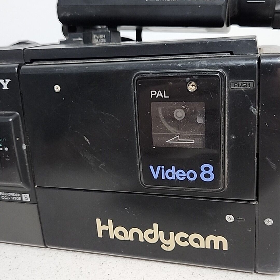 SONY CCD-V30E HANDYCAM VIDEO CAMERA RECORDER DC 6V No.204262 SONY CCD-V30E HANDYCAM VIDEO CAMERA RECORDER DC 6V No.204262