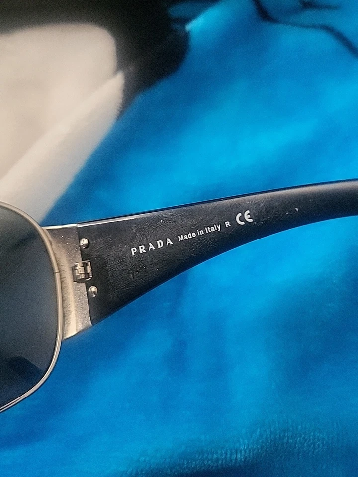 Gafas de sol vintage Prada para hombre SPR 631 1BC-1A1 122 3N Foto 3 de 4