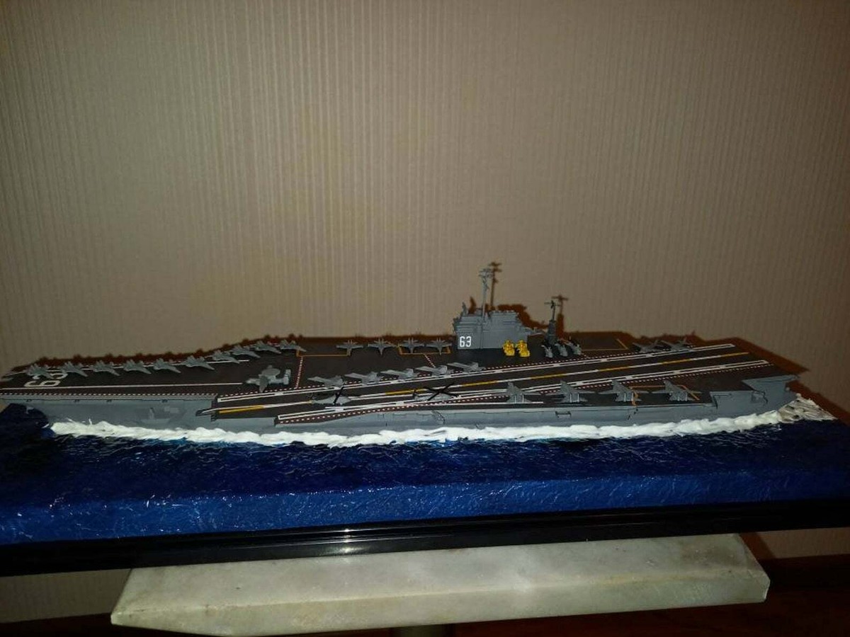 Kitty Hawk carrier class CV-63 with diorama 1:700 | eBay