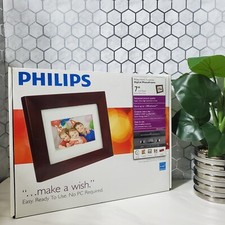 Philips Home Essentials Brown Wood Digital Photoframe 7" LCD Panel SPF3470/G7