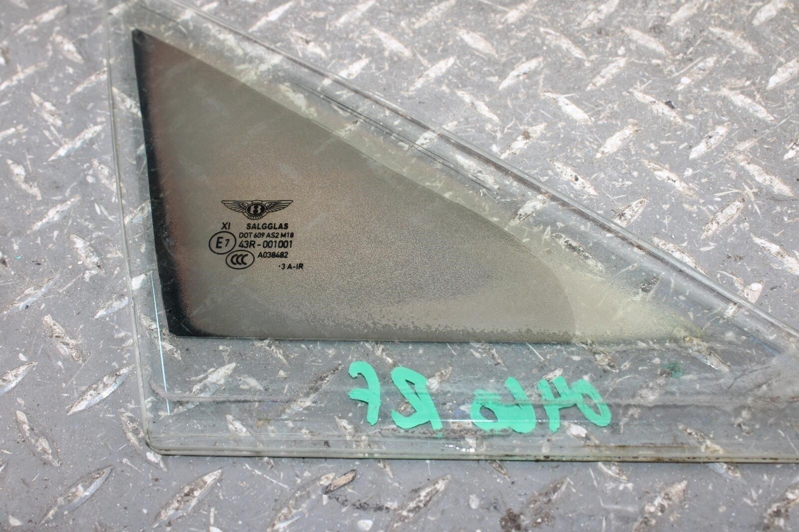 Bentley Flying Spur 2013-2018 Front Right Quarter glass
