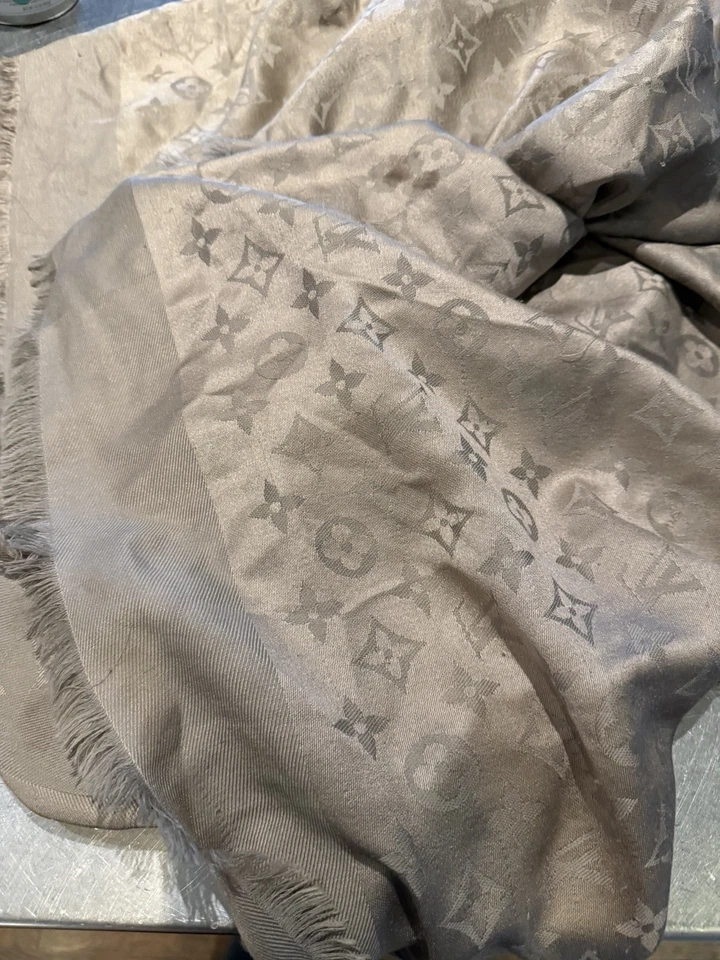 Louis Vuitton Women's Scarf - Image 3 of 4