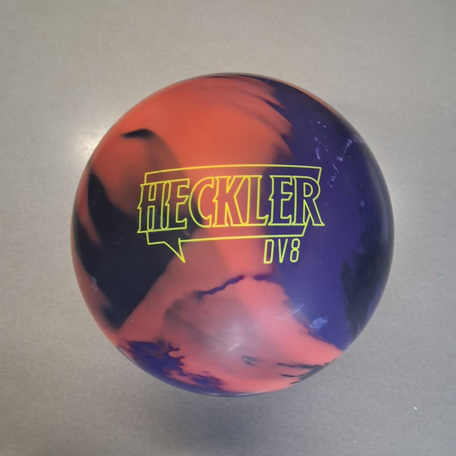DV8 Heckler    bowling ball  15 LB.    NEW IN BOX!!        #