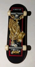 Tech Deck DGK CHAZ ORTIZ PRAYING HANDS Necklace Ice Fingerboard Skateboard Toy