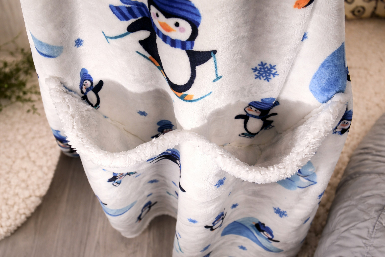 Women Pajamas Blanket Hoodie T-Shirt Dress Robe Sherpa Fleece Penguin Print image 7