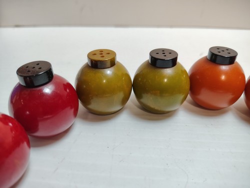8 Bakelite antique 1930s red, green, orange, butterscotch S&P shakers 191 Grams - Afbeelding 4 van 7
