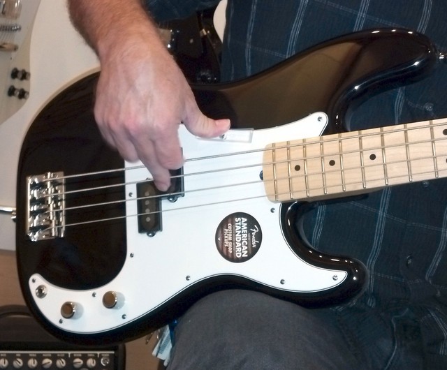 ZeroMod PB1 Clear Thumb Rest Tug Bar for FENDER PRECISION BASS No