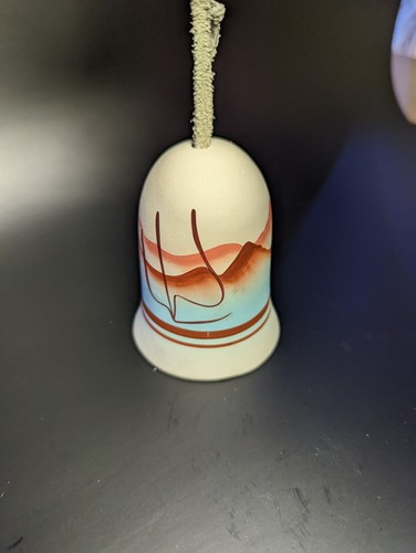 Southwestern Terrakotta Glocke Cowboyhut Klatsche bemalt Wüstenszene signiert - Bild 3 von 8