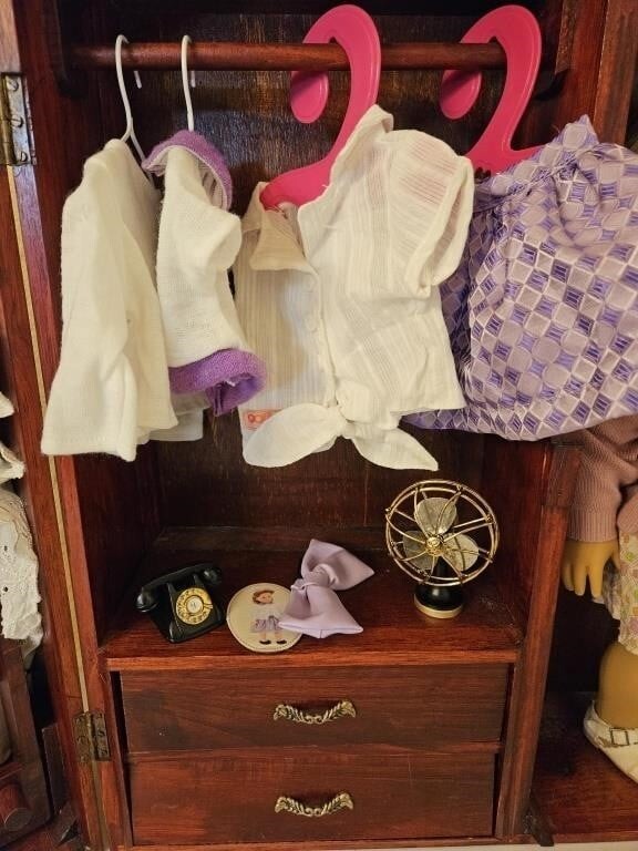 American Girl Kit Kittredge w Queens Treasure Wood Case Bedding