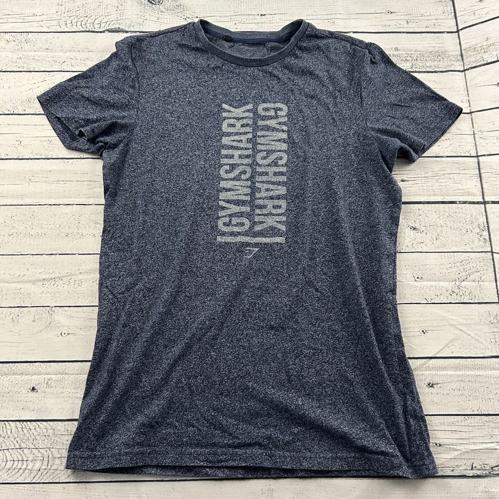 gymshark short sleeve spell out logo shirt