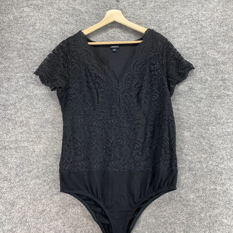 Body Torrid Mujer 1 Negro Floral Crochet Forrado Cuello en V Manga Corta Nylon Foto 3 de 4