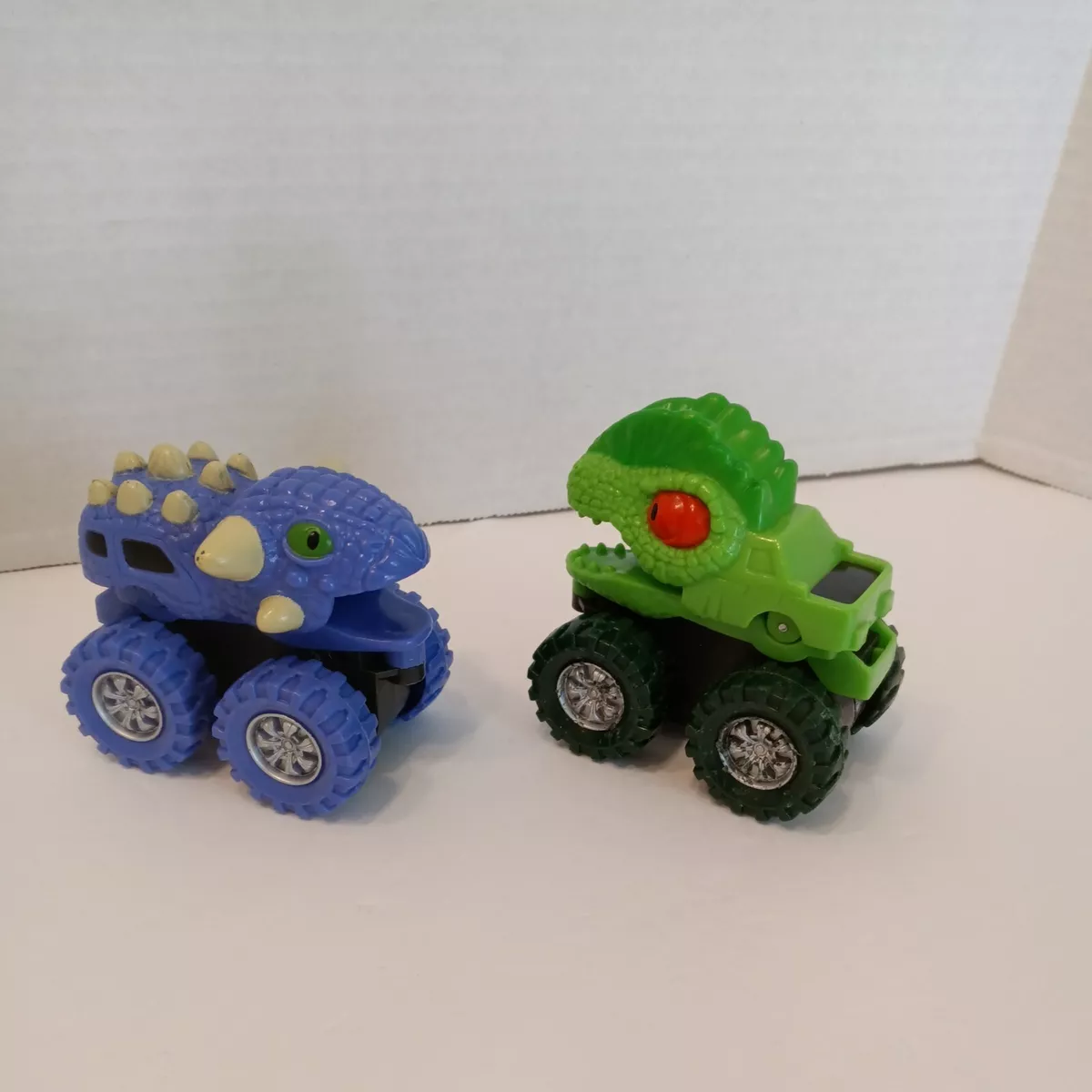 Monster Trucks - 2 Dinosaur Trucks + 2 Toy Dinosaurs