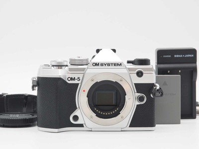 Olympus OM SYSTEM OM-5 Spiegellose Kamera Silber 1515 Auslösungen [Near...