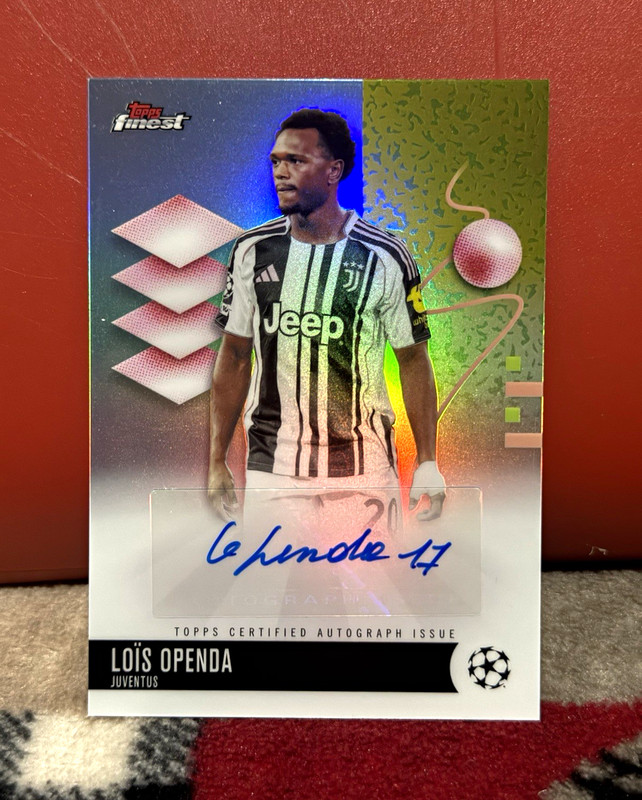 Topps Finest 25/26 UCC Loïs Openda Juventus Base Auto #BA-LO