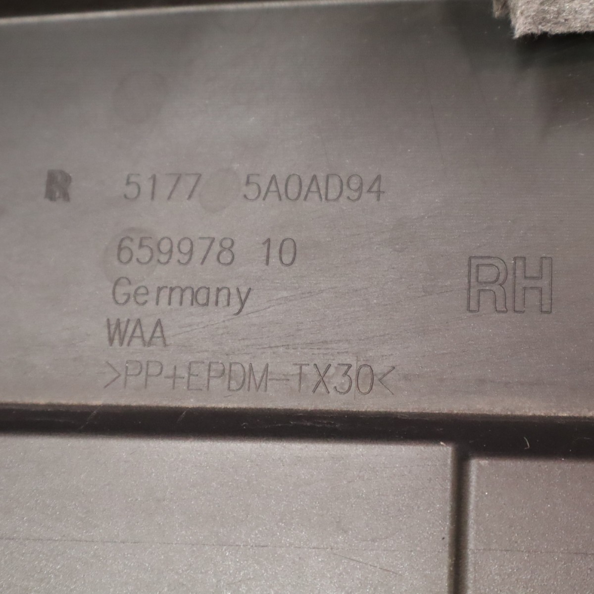 Rolls-Royce Spectre 2024 Right Rocker molding
