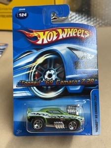 Hot Wheels 2006 Green 'Tooned '69 Camaro Z28 Collector #124