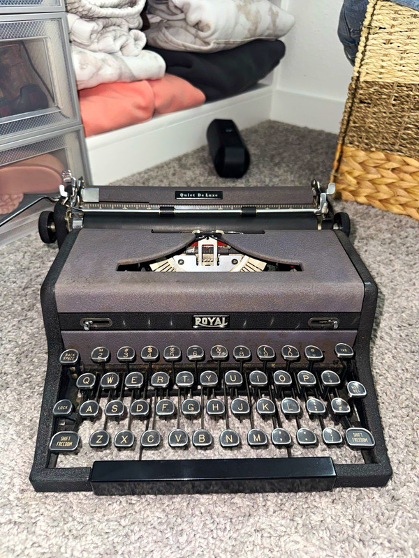 Royal Quiet De Luxe Typewriter Portable Typewriter 1955