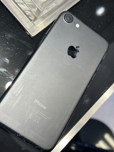 Apple iPhone 7 - 128GB - Schwarz (Ohne Simlock)