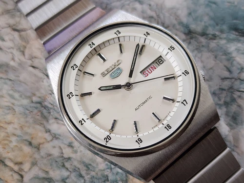 VINTAGE SEIKO 5 WHITE DIAL AUTOMATIC 6309-602a RAILWAY 24 HOURS RARE GENTS SIZE.