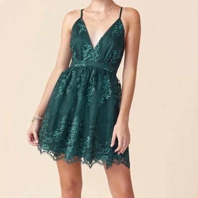 Francesca s Dress NWT Ellie Deep V Lace Mini Emerald Green Embroidered Tulle S