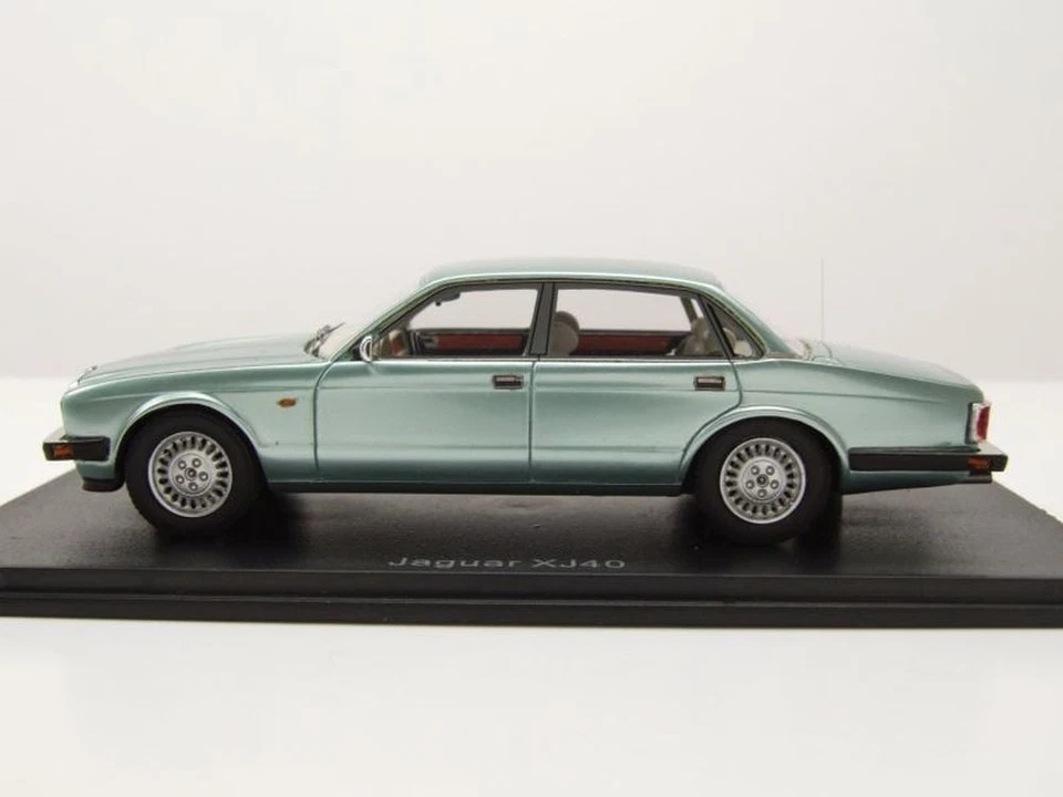 Jaguar XJ40 Sovereign 1990 hellgrün metallic Modellauto 1:43 Neo Scale Models - Bild 3 von 4