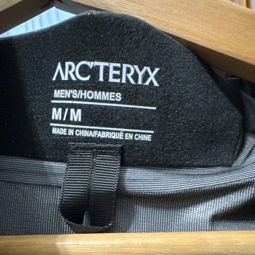 Arc'teryx Beta LT Jacket Men's Hooded Full Zip Windbreaker M Black Gore-Tex image 3