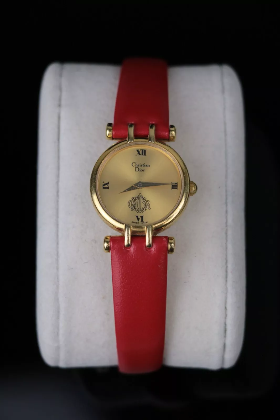 Montre Christian Dior en cuir rouge de fabrication suisse