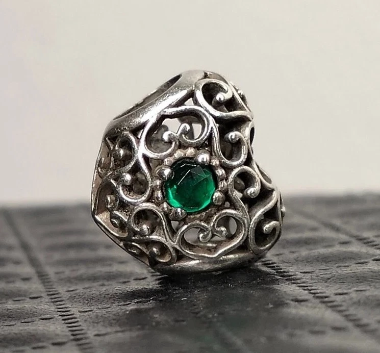 Beautiful Pandora May Green Signature Heart Birthstone Silver Charm 791784NRG - image 2 of 4