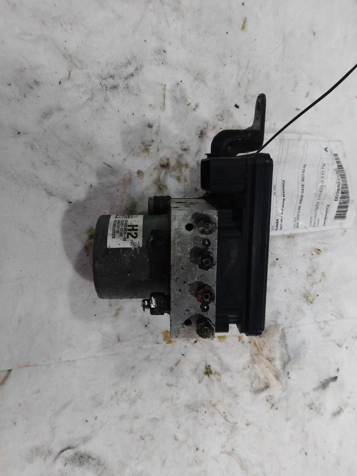 Used ABS Pump and Motor Assembly fits: 2017 Hyundai Tucson Actuator and Pump Ass - Image 2 of 4
