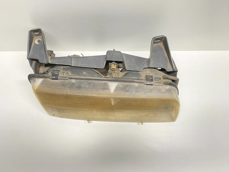 Faro delantero izquierdo Chevrolet Beretta 1991 OEM, 114-00182B Foto 2 de 4