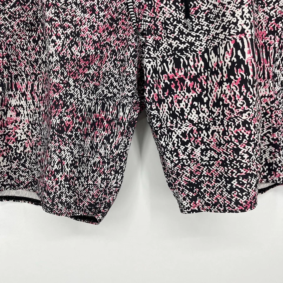 Volcom Swim Trunks Men's Size 34 Black Mod-Tech Geometric Print - Image 3 of 4