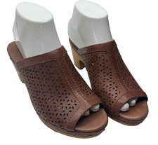UGG Ansel Chestnut Brown Leather Women's Clogs Size 7M Slip On Leather/Wood