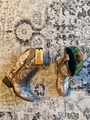 Corral A3753 Boots Glow in Dark size B Brown White Floral