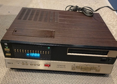 Zenith VR8900W Beta VCR Video Director B III/II Powers On No Remote Parts AS IS