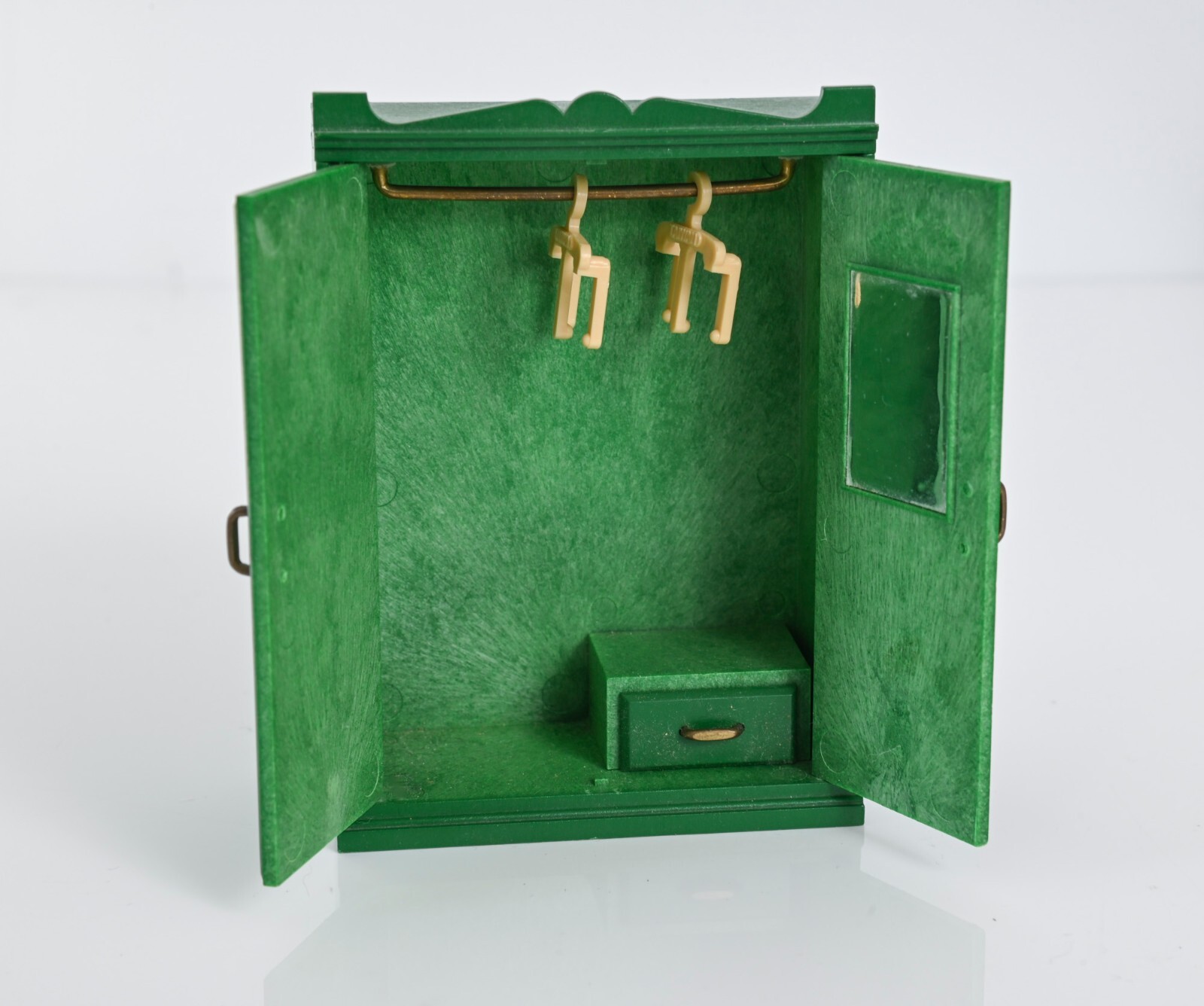 Sylvanian Green Wardrobe. Vintage Tomy bedroom furniture 80s. Calico