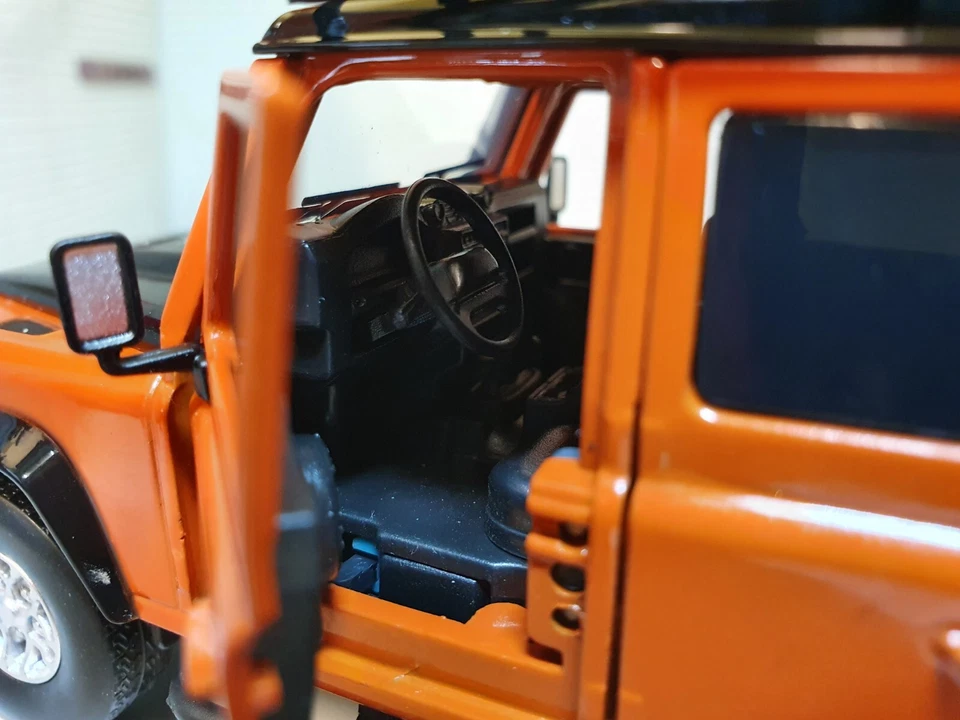 Land Rover Defender TDCi 110 Tangiers Orange Doors Open Lights 1:32 Scale Model - Image 2 of 4