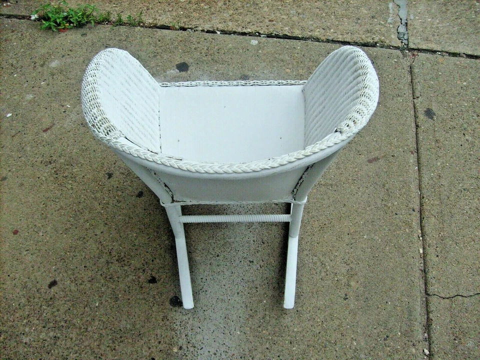 ANTIGUA MECEDORA VINTAGE NIÑOS MIMBRE BLANCO NIÑOS Foto 2 de 4