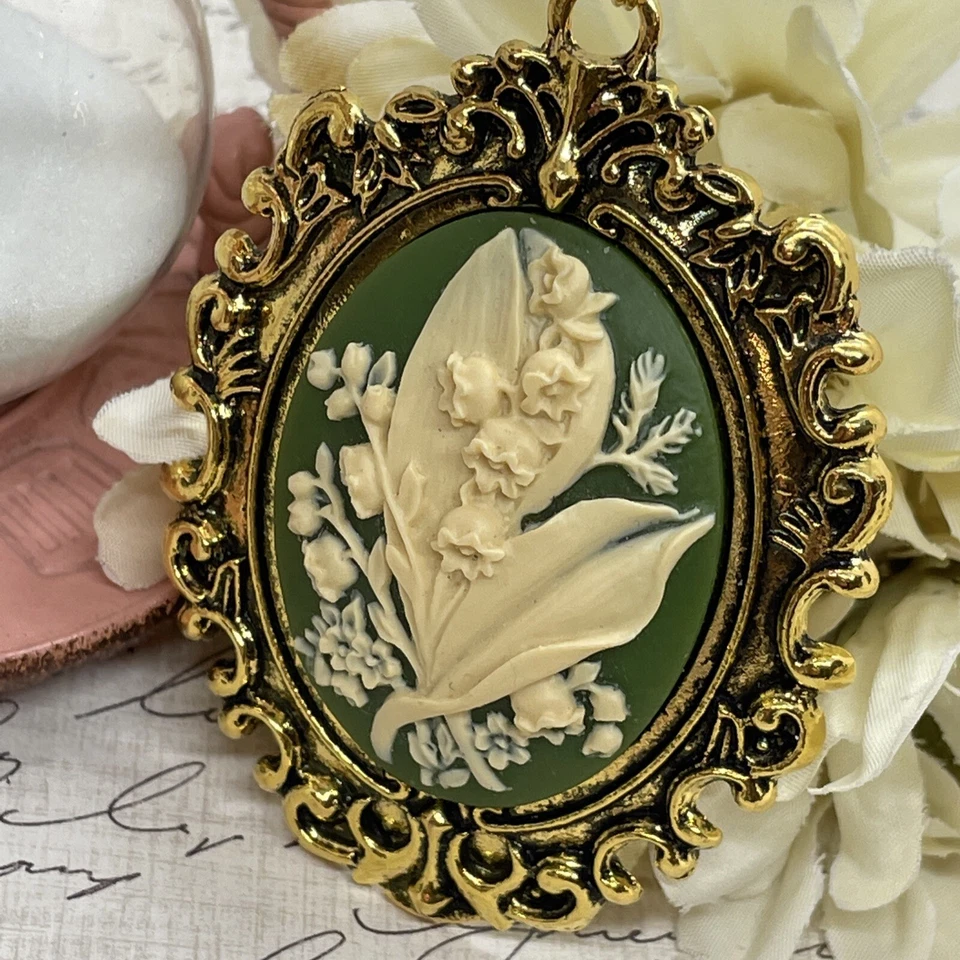 Collar camafeo colgante de boda celta irlandés lirio verde del valle día de San Patricio Foto 3 de 4