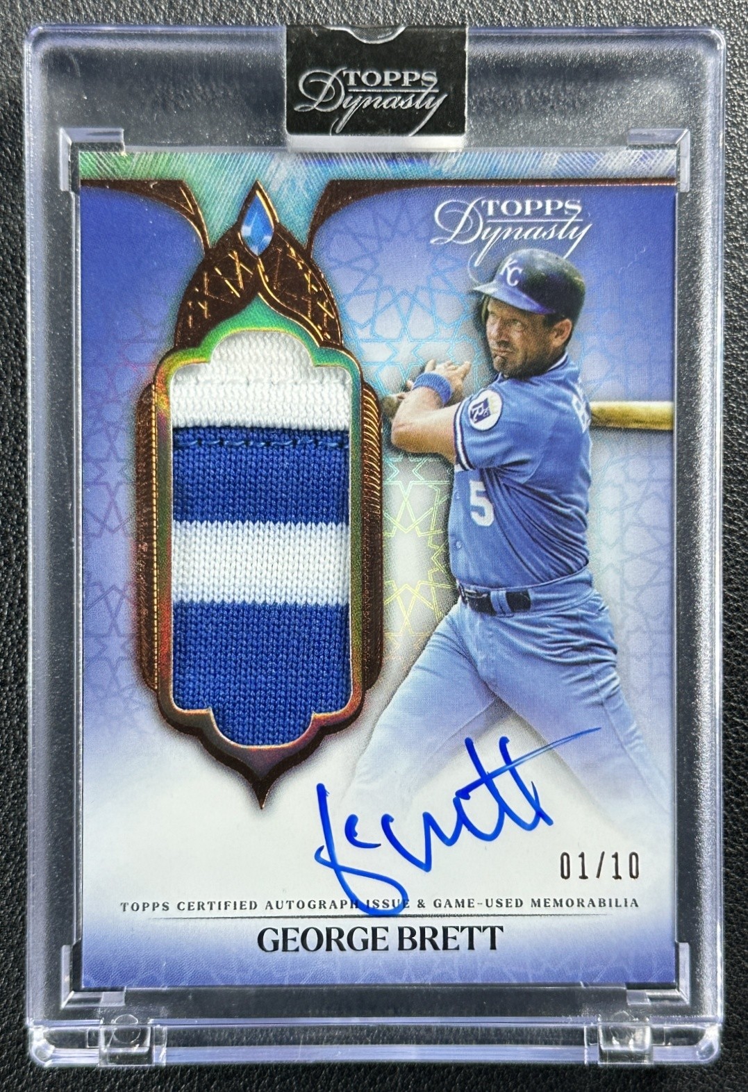 GEORGE BRETT 2025 TOPPS DYNASTY #DAPB-GB1 GAME-USED PATCH AUTO 01/10 ROYALS