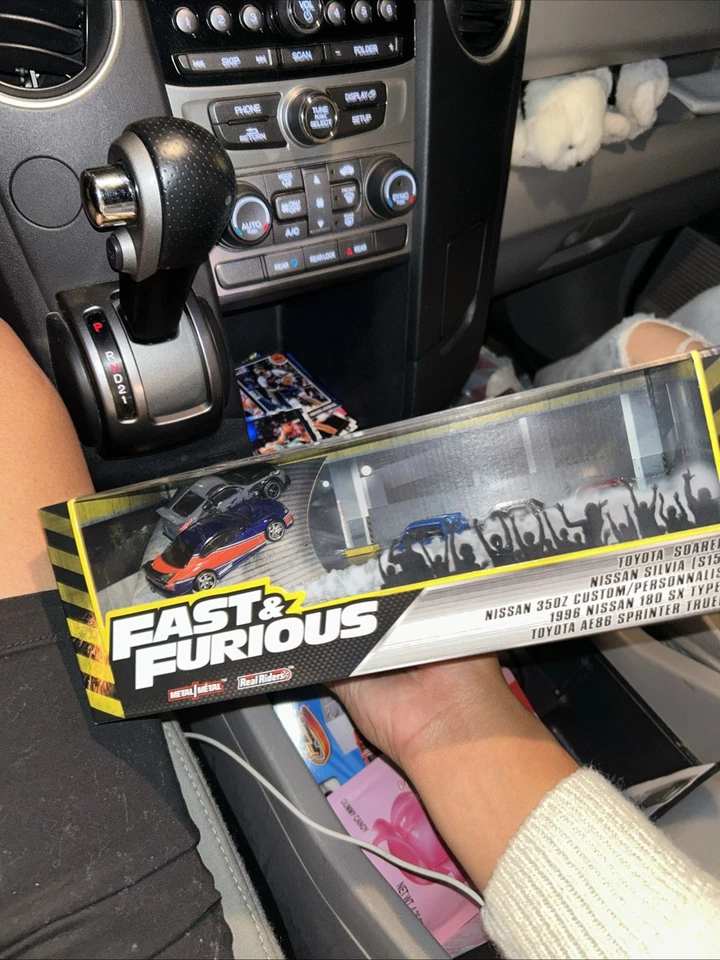Juego de caja diorama Mattel Hot Wheels Premium Fast & Furious Tokyo Drift en mano Foto 2 de 2